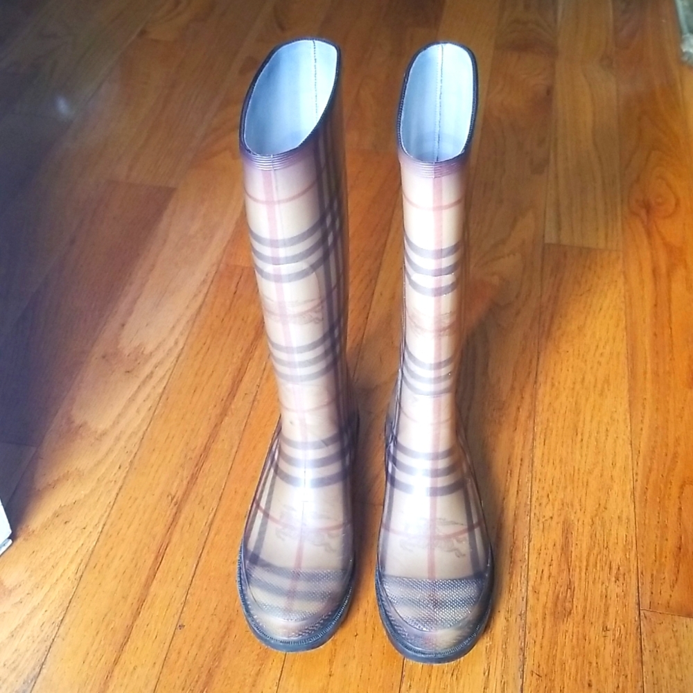 BURBERRY RAIN BOOTS 🌧